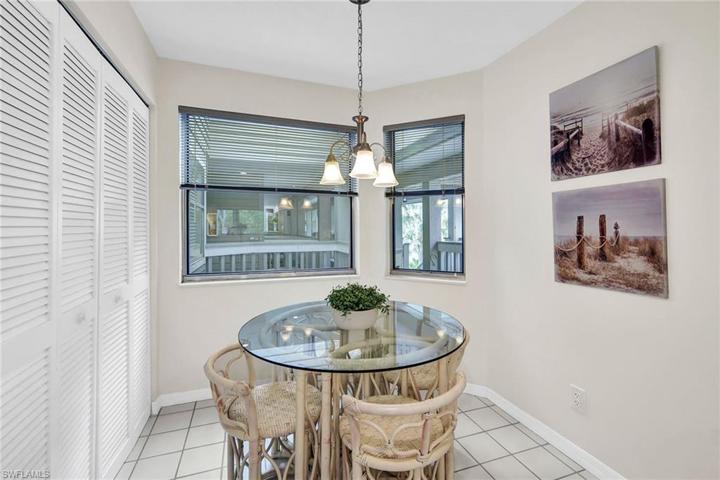 660  Wiggins Bay  DR, Naples, FL 34110