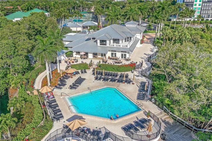 660  Wiggins Bay  DR, Naples, FL 34110