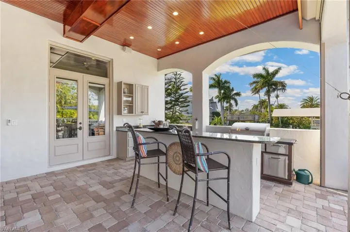Outdoor Bar/Kitchen