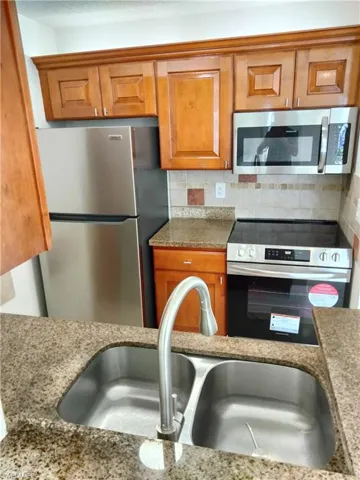 142  Santa Clara  DR, Naples, FL 34104
