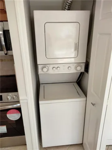 142  Santa Clara  DR, Naples, FL 34104