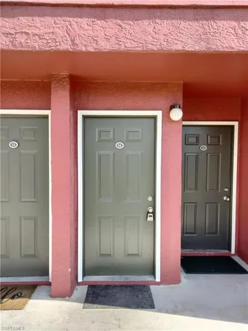 142  Santa Clara  DR, Naples, FL 34104
