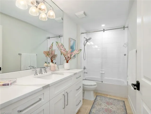 2nd Guest Bathroom with Tub/Shower Combo