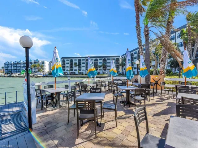 Tiki hut/restaurant