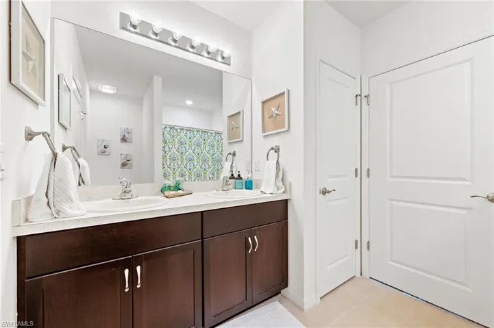 Master BA has large vanity with dual sinks!
