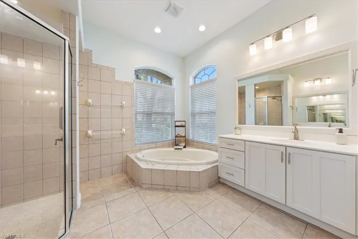 305  Spider Lily  LN, Naples, FL 34119