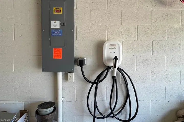 Electric vehicle charger