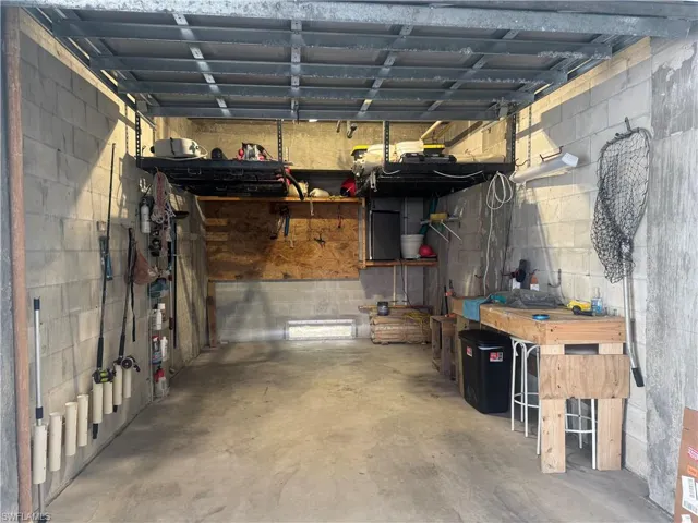1 car deeded garage