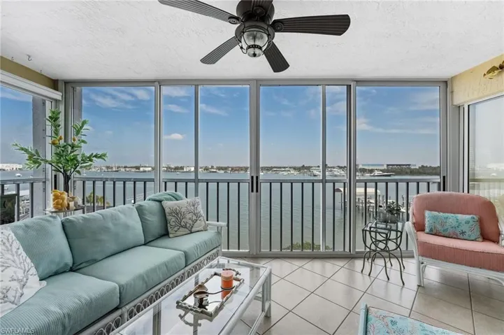 Direct bay views from your Lanai