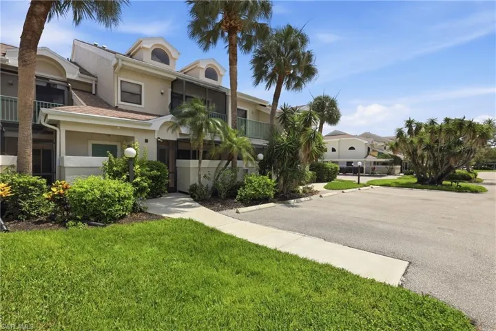81 Emerald Woods Dr M3, Naples, Florida 34108