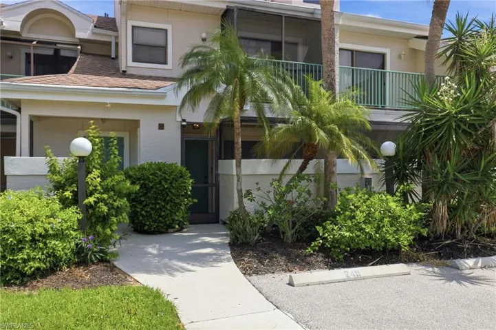 81 Emerald Woods Dr M3, Naples, Florida 34108