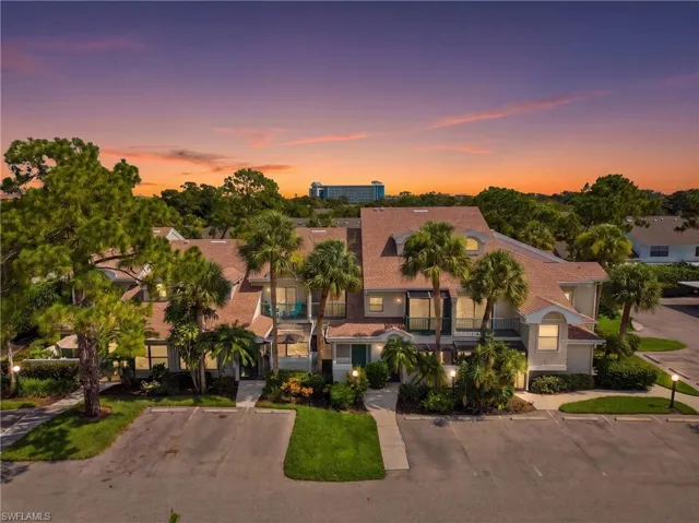 81 Emerald Woods Dr M3, Naples, Florida 34108