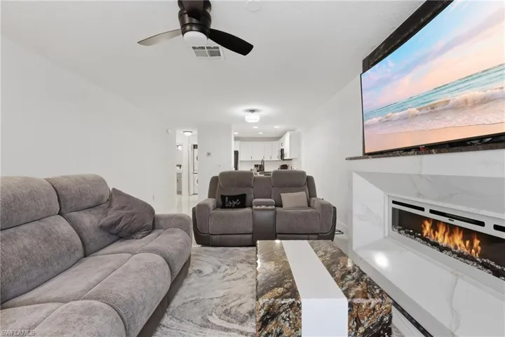 81 Emerald Woods Dr M3, Naples, Florida 34108