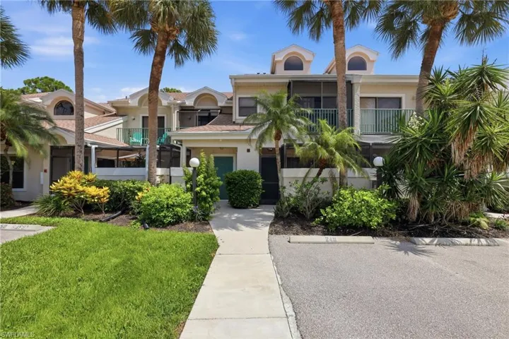 81 Emerald Woods Dr M3, Naples, Florida 34108