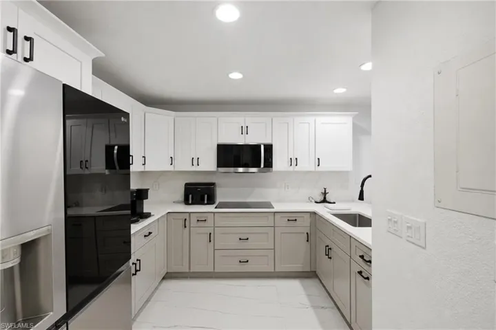 81 Emerald Woods Dr M3, Naples, Florida 34108