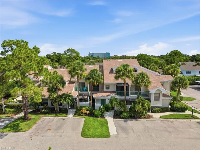 81 Emerald Woods Dr M3, Naples, Florida 34108