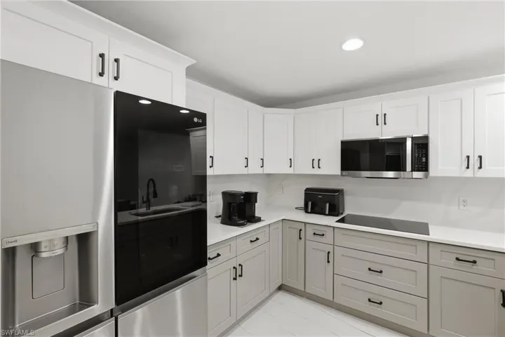 81 Emerald Woods Dr M3, Naples, Florida 34108