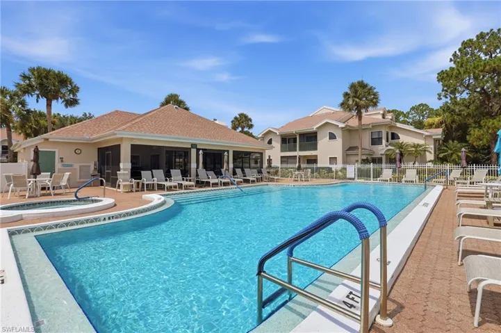 81 Emerald Woods Dr M3, Naples, Florida 34108