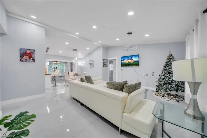 Living area with vaulted ceiling and a chandelier