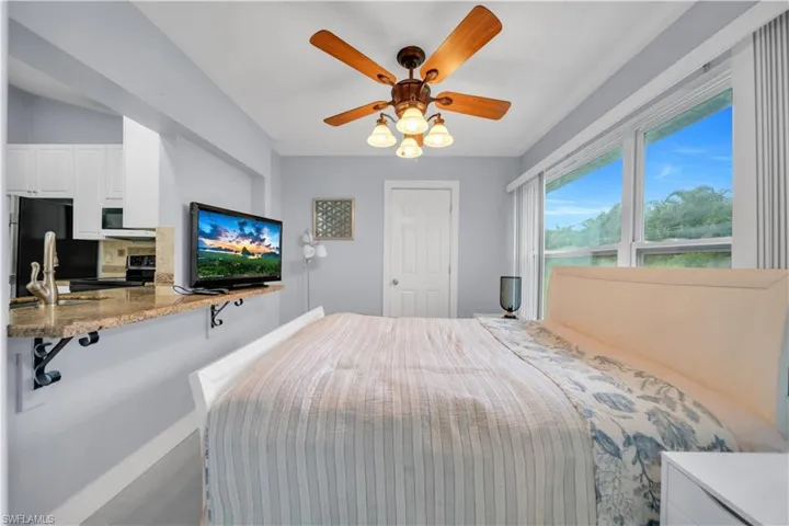 Bonus Room/ den