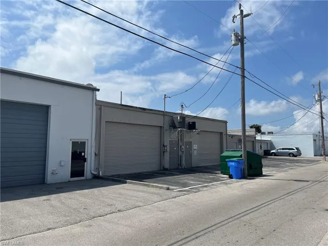 871 garage space
