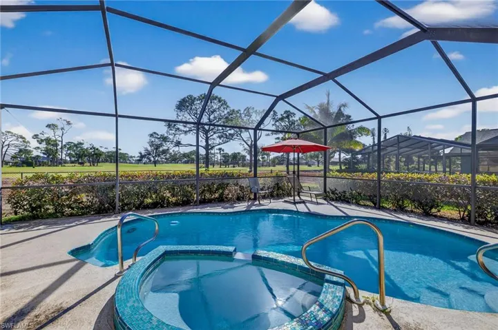 Integrated pool / hot tub with a lanai