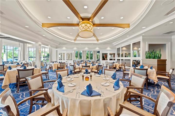 Yacht Club Dinning