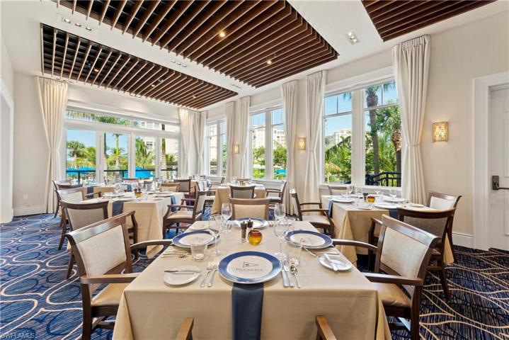 Yacht Club Dinning