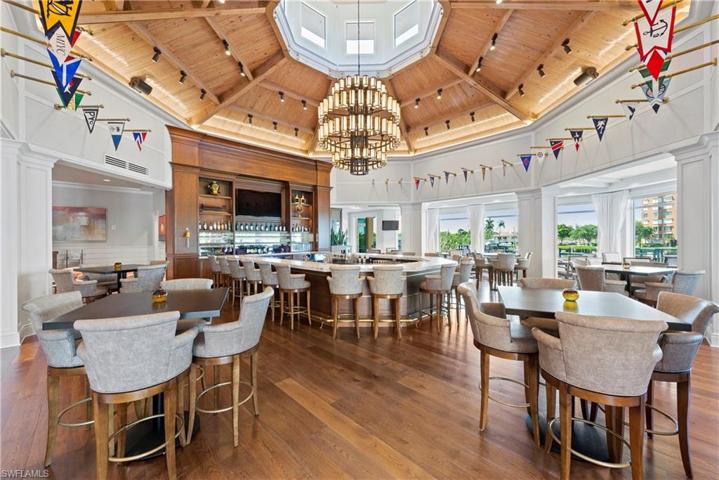 Yacht Club Bar