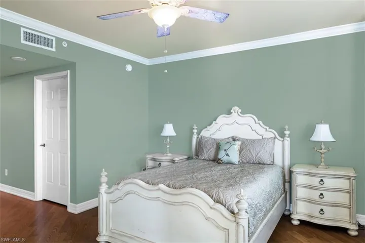 Primary suite w crown molding