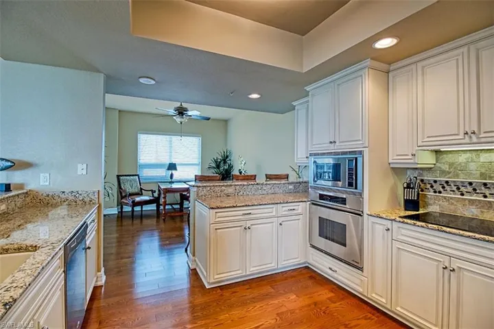 Granite w tile backsplash