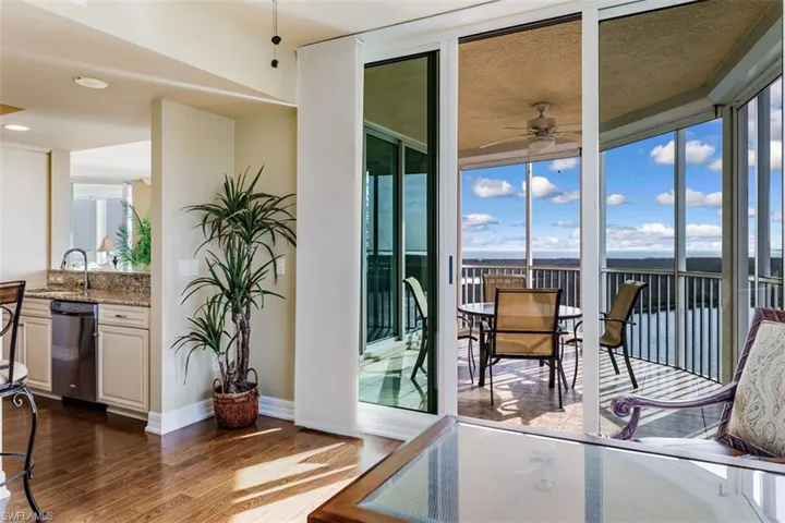 Lanai access off flex space