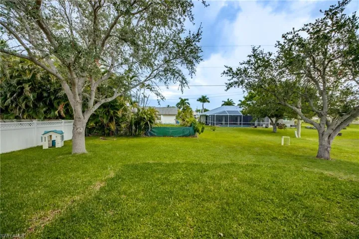 625 Sw 11th Ter, Cape Coral, Florida 33991