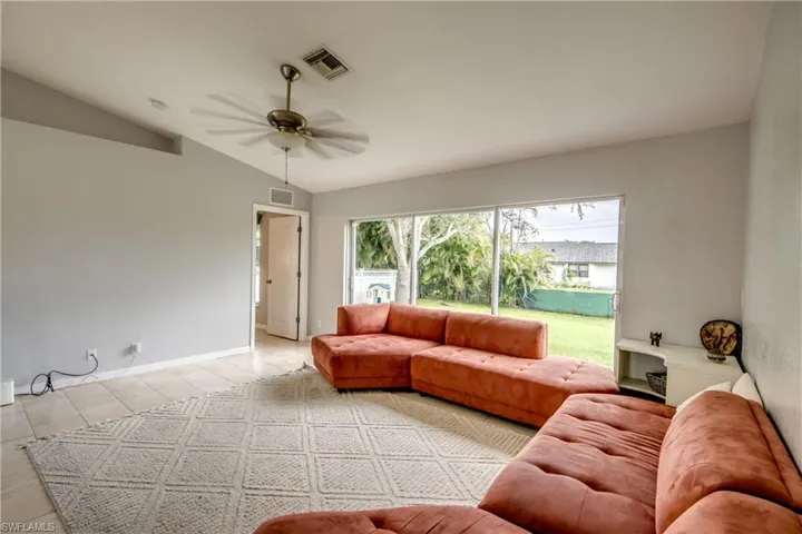 625 Sw 11th Ter, Cape Coral, Florida 33991