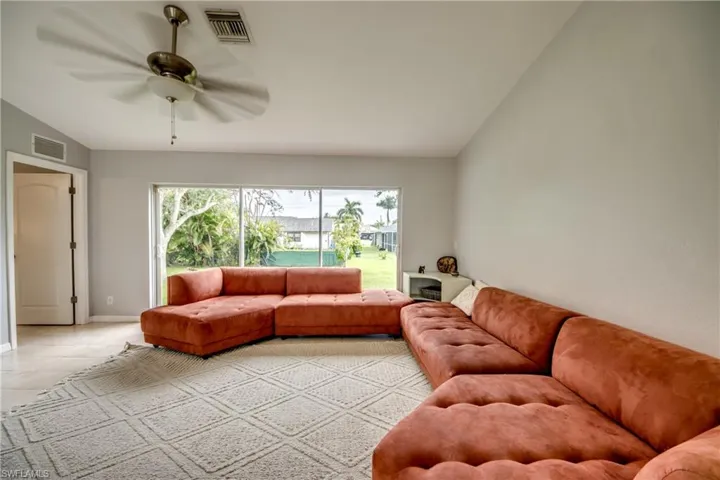 625 Sw 11th Ter, Cape Coral, Florida 33991