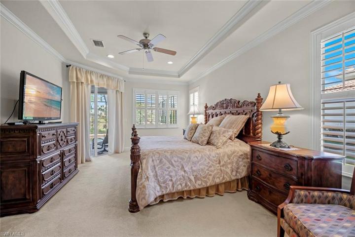 Master bedroom w/direct lanai access