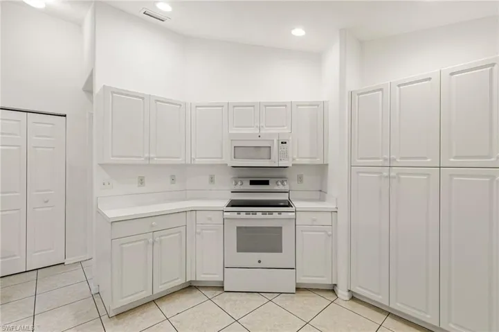 12340 Notting Hill Ln 23, Bonita Springs, Florida 34135