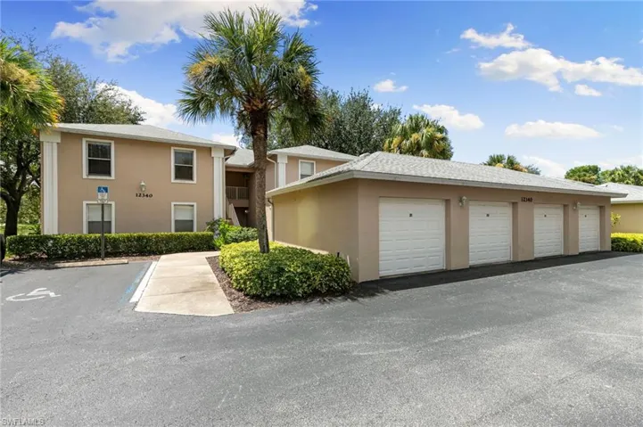 12340 Notting Hill Ln 23, Bonita Springs, Florida 34135