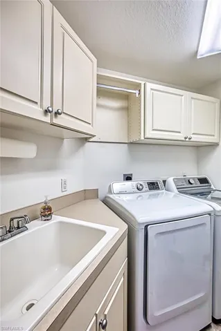Laundry_has_sink_and_cabinetry