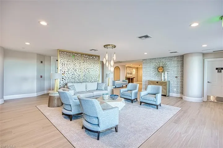 Main_lobby_for_welcoming_guests