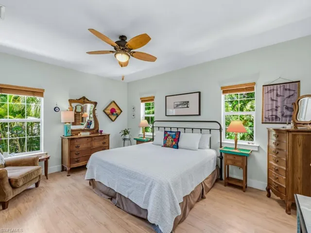 2023 Mills Ln, Naples, Florida 34112