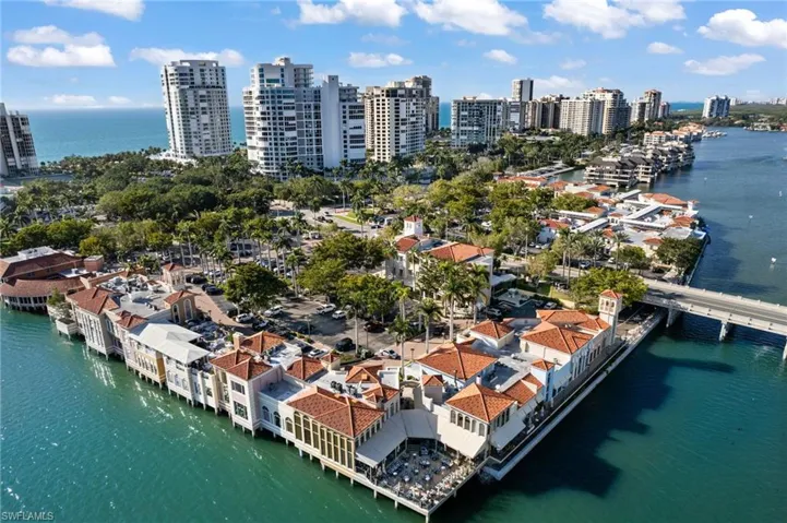 Venetian Village - Shopping and Restaurants in walking distance