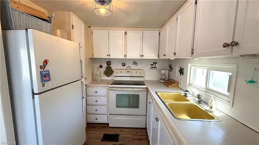 Fully-equipped Eat-in Kitchen.