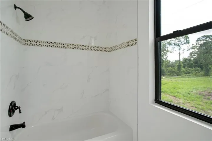 Bathroom featuring tiled shower / bath