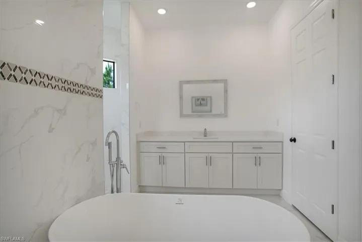 Bathroom with a bathtub and vanity