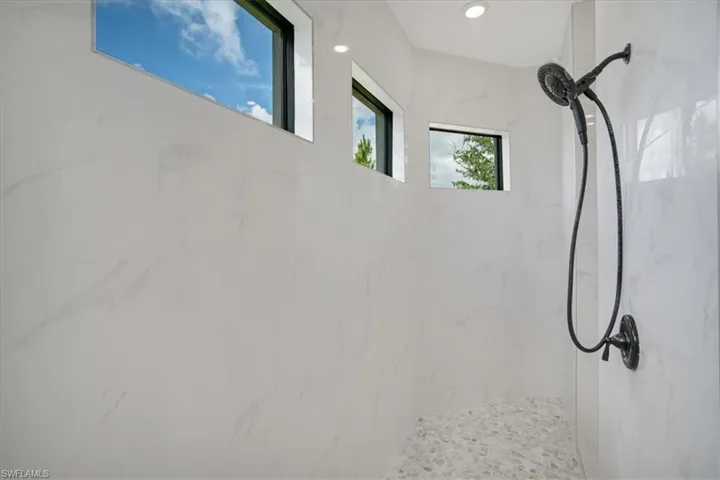 Bathroom featuring a tile shower