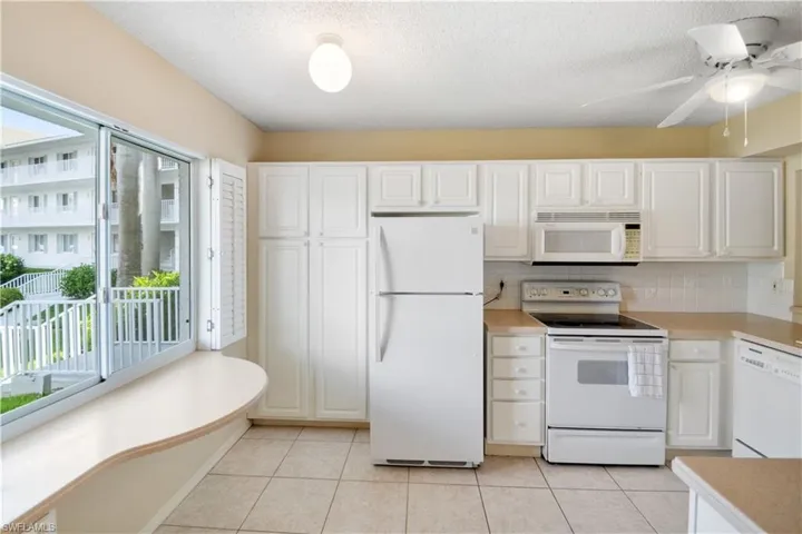 10682  Gulf Shore  DR, Naples, FL 34108