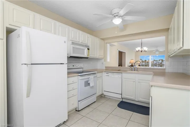 10682  Gulf Shore  DR, Naples, FL 34108
