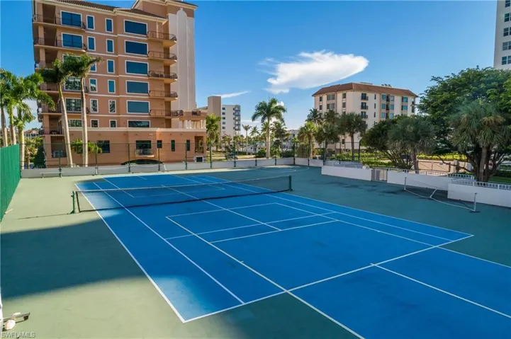 10682  Gulf Shore  DR, Naples, FL 34108