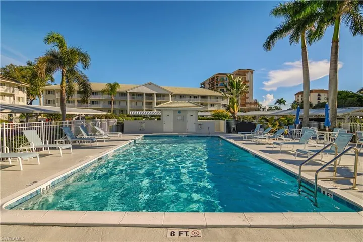 10682  Gulf Shore  DR, Naples, FL 34108